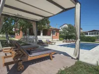 Villa in Peroj with Pool - Pools