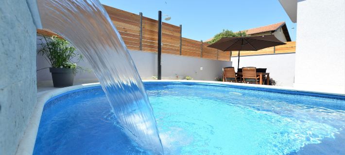 2 Bedroom Apartment Sleeps 5 - Privat Pool Hotel di Zadar