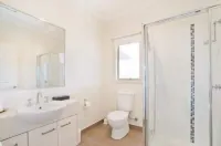 Werribee Short Stay Villas & Accommodation Hotels near Werribee Open Range Zoo