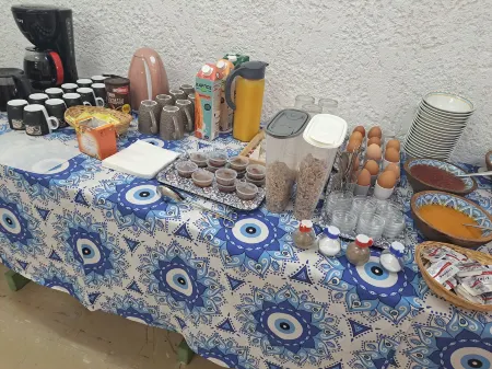 Almira Inn Отели рядом с достопримечательностью «Dream Boat Ios Island»