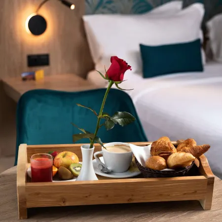Golden Tulip El Mechtel