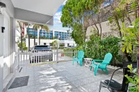 Newly Renovated #4 Close to the Beach w/ Parking