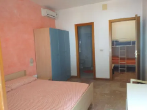 Room in B&B - Spacious Double Room a Stone Throw from the Sea Hotels in Pineto
