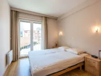 Apartment Near Seawall with Sea View