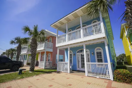 Summer Towne by Panhandle Getaways