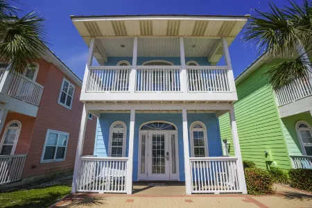 Summer Towne by Panhandle Getaways