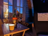 2 Bed Pod Cabin-Sleeps 2-Pets-Garden-Mtn View - parking