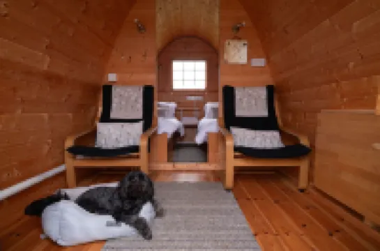 2 Bed Pod Cabin-Sleeps 2-Pets-Garden-Mtn View