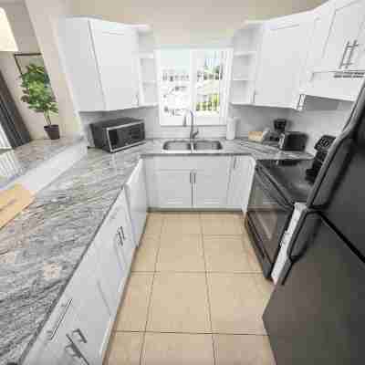 Coco Palms Apartments by Lowkl Rooms