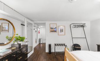 Lilac in Law, Picturesque Lower Unit