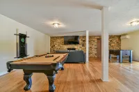 Aiken Rd - 6 Br - Hot Tub and Game Room Hotels in Marshall