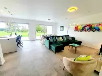 Spacious & Luxurious 5 Bedrooms House - parking