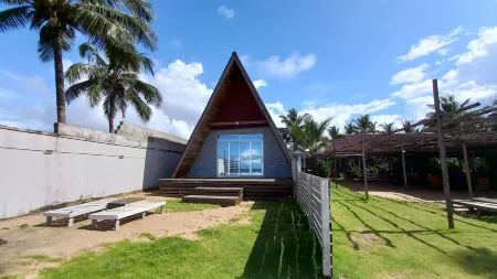 Tropicana Beach & Resort Отели в г. Грэйтер Монровия