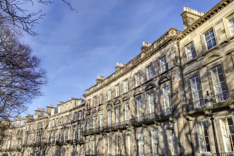 คลาเรนดอน ลักชัวรี อพาร์ตเมนต์