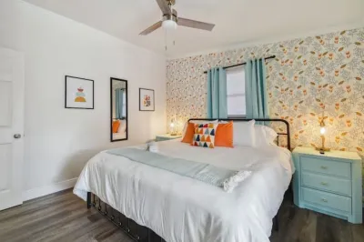 Modern Chic Bungalow + Pool House Outdoor Shower Hotels near AirHeads Adventure Arena Clearwater/St Pete