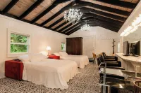 Island Waterfront Estate, Sunsets, Boat Basin, Close Beaches,  Sleeps12, Dogs OK