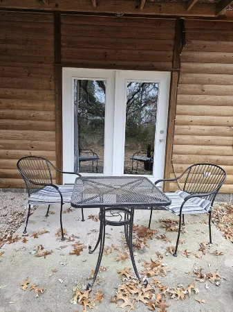 Private Oasis with Fire Pit and Jetted Tub - Charming Cozy Cabin