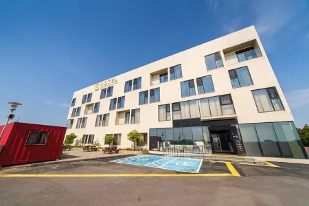 S Hotel