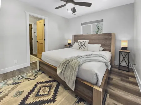 Rustic Cabin - Panoramic Canyon Views, Aspen Trees Отели рядом с достопримечательностью «Брайан Хед Резорт»