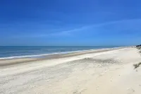 Ocean Views and Relaxing Hot Tub - Exquisite Coastal Oasis فنادق في كورولا