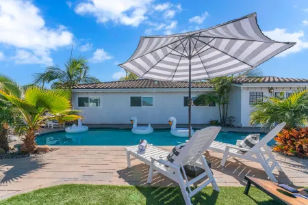 Private Pool and Cozy Fire Pit - Breathtaking Hilltop Retreat