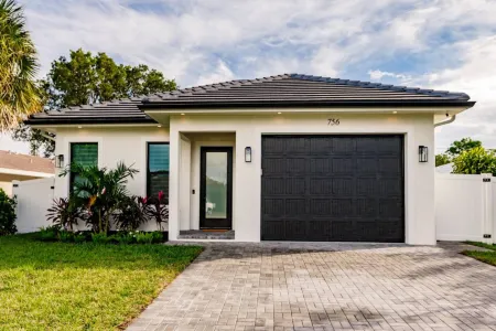 Full-Length Heated Pool and Outdoor Kitchen - Stunning Coastal Haven