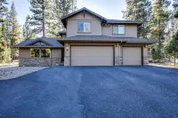 Private Hot Tub and Ping Pong - Charming Family Retreat