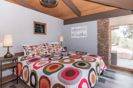 Stunning Glass Views and Hiking Access - Unique Mountain Escape