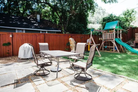 Spacious Retreat with Cozy Living Area - Stylish Tranquil Escape Отели рядом с достопримечательностью «The Scott and Zelda Fitzgerald Museum»