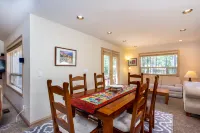 Spacious Deck and Private Hot Tub - Charming Sunriver Escape