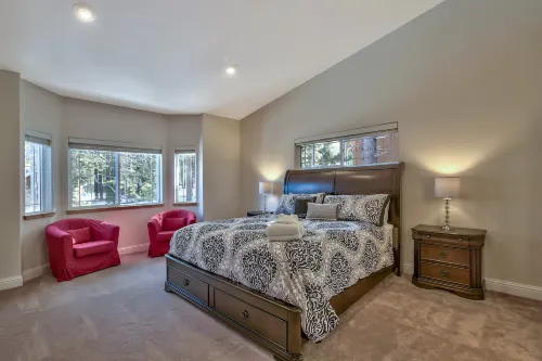 Gorgeous Mountain Retreat with Hot Tub and Pool Table - Spacious Sanctuary Hotels in El Dorado County