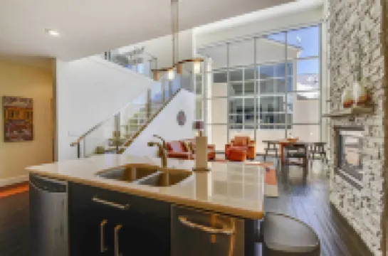 Ski Slopes Access and Gourmet Kitchen - Stunning Mountain Sanctuary