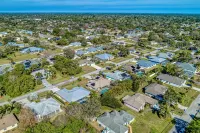 Fantastic home near beaches & docks with heated saltwater pool & office Hotels in Sebastian