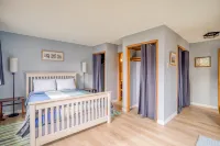 Charming Game Room and Hot Tub - Cozy Retro Retreat Hotels near Nestucca Bay National Wildlife Refuge