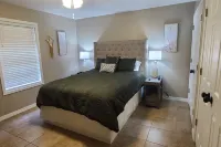 Centrally Located and Cozy Living Space - Inviting Family Retreat