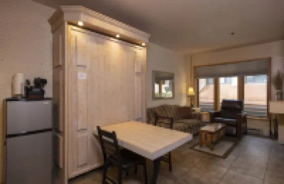 Rooftop Hot Tub and Heated Outdoor Pool - Inviting Mountain Retreat