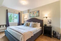 Full Kitchen and Stunning City Views - Charming Urban Retreat Hotels in First Hill