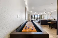 Lakeview Oasis with Balcony and Shuffleboard - Stunning Luxury Retreat 歐塞奇灣泳灘住宿飯店