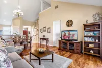 Infinity Pool and Golf Course Access - Beautiful Hawaiian Retreat