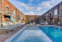 Fully-Equipped Kitchen and Community Gym - Stylish Urban Retreat