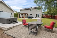 Gorgeous Backyard Oasis and Game Room - Cozy Retreat