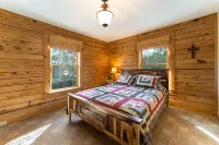 Mountain Views and Covered Porch - Charming Log Cabin Retreat Hotel a Etowah