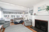 Spacious Duplex with Outdoor Deck and BBQ - Charming Family Haven
