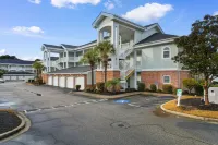 Scenic Golf Views and Community Pool Access - Charming Retreat Hotels in Horry County