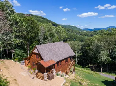 Mountain Views and Hot Tub - Luxurious Mountain Retreat Hotels near Grandfather Mountain Highland Games