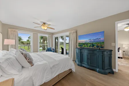 Stunning Golf Course Views and Club Access - Elegant Island Retreat