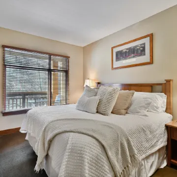 Unequalled Ski in Out Location Next to Gondola, Superior 1BR, Pool, Condo Nast Winner B318