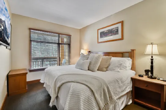 Unequalled Ski in Out Location Next to Gondola, Superior 1BR, Pool, Condo Nast Winner B318