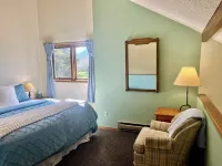 Cozy 2 Bed, 2 Bath Condo on Golf Course with Hot tub, Sauna, & Pool! Unit #3