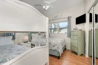 Tiki Oasis: 3B/2B Private Pool Home Sleeps 8